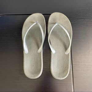 Sanuk Gray & Silver Thong Flip Flops, 10